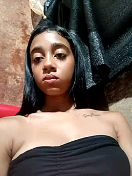 Snapshot of Zoe_Sweett18 chatting on March 18, 10:48 pm Zoe Sweett18 online show from March 18, 10:48 pm