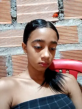 Snapshot of Zoe_Sweett18 chatting on October 18, 12:28 pm Zoe Sweett18 online show from October 18, 12:28 pm