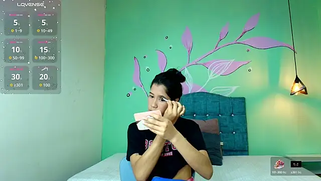 Snapshot of Connie_Bell chatting on October 17, 8:55 pm Connie Bell online show from October 17, 8:55 pm
