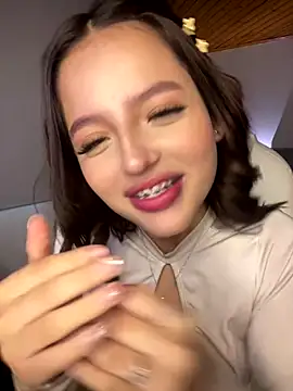 Snapshot of Sofia18_pinkk chatting on November 18, 8:24 pm Sofia18 pinkk online show from November 18, 8:24 pm