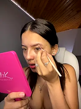 Snapshot of Sofia18_pinkk chatting on November 25, 8:53 pm Sofia18 pinkk online show from November 25, 8:53 pm