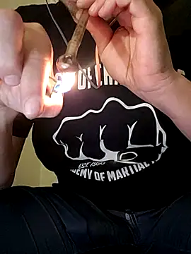 Snapshot of almighty_d chatting on January 19, 4:22 am almighty d online show from January 19, 4:22 am