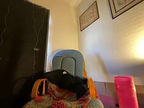 Snapshot of almighty_d chatting on February 6, 6:35 pm almighty d online show from February 6, 6:35 pm