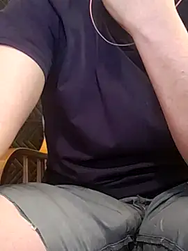 Snapshot of almighty_d chatting on February 21, 4:29 am almighty d online show from February 21, 4:29 am