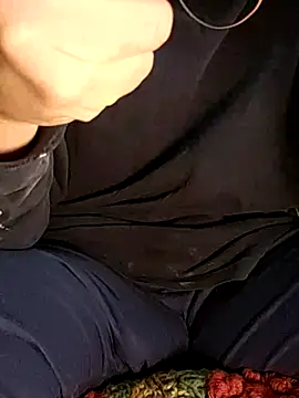 Snapshot of almighty_d chatting on February 22, 8:07 am almighty d online show from February 22, 8:07 am