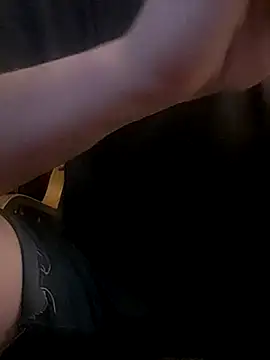 Snapshot of almighty_d chatting on February 26, 3:53 am almighty d online show from February 26, 3:53 am