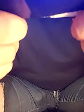 Snapshot of almighty_d chatting on March 4, 5:42 am almighty d online show from March 4, 5:42 am