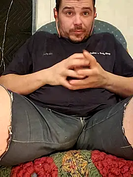 Snapshot of almighty_d chatting on March 4, 8:46 am almighty d online show from March 4, 8:46 am