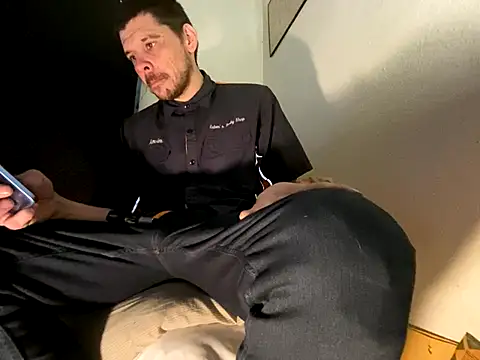 Snapshot of almighty_d chatting on November 8, 6:02 am almighty d online show from November 8, 6:02 am