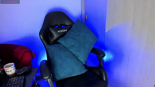 Snapshot of VanneCute1 chatting on October 12, 5:17 am VanneCute1 online show from October 12, 5:17 am