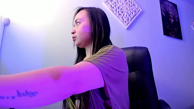 Snapshot of Rosie_jhons chatting on January 23, 3:48 am Rosie jhons online show from January 23, 3:48 am