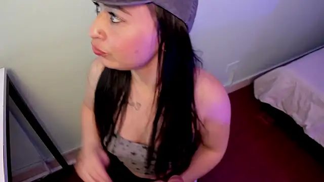 Snapshot of Rosie_jhons chatting on February 5, 6:56 am Rosie jhons online show from February 5, 6:56 am