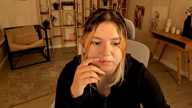 Snapshot of DiaAngell chatting on September 19, 2:13 am DiaAngell online show from September 19, 2:13 am