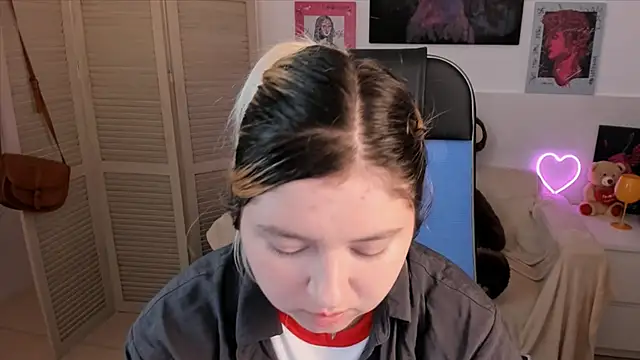 Snapshot of DiaAngell chatting on September 23, 5:21 am DiaAngell online show from September 23, 5:21 am