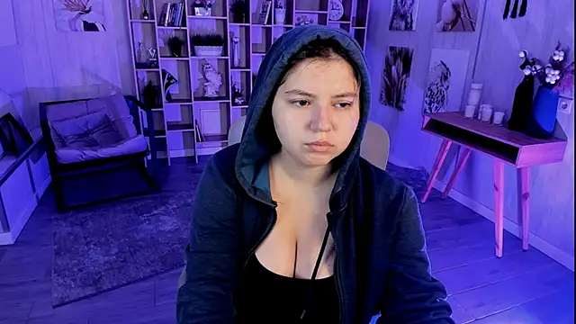 Snapshot of DiaAngell chatting on September 28, 7:30 pm DiaAngell online show from September 28, 7:30 pm