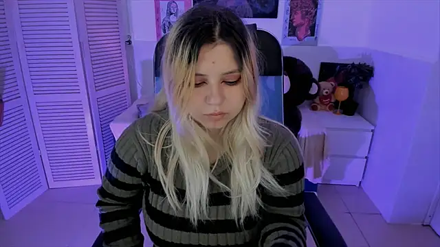 Snapshot of DiaAngell chatting on October 4, 4:27 pm DiaAngell online show from October 4, 4:27 pm