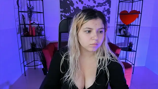 Snapshot of DiaAngell chatting on October 9, 7:45 pm DiaAngell online show from October 9, 7:45 pm