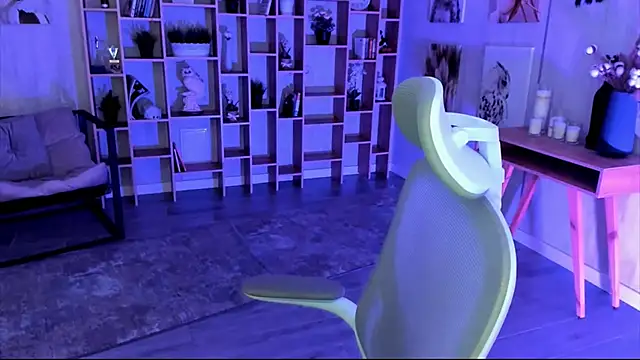 Snapshot of DiaAngell chatting on October 10, 7:24 pm DiaAngell online show from October 10, 7:24 pm