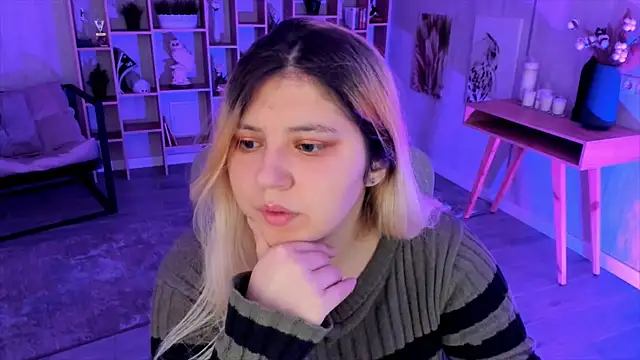 Snapshot of DiaAngell chatting on October 17, 8:00 pm DiaAngell online show from October 17, 8:00 pm