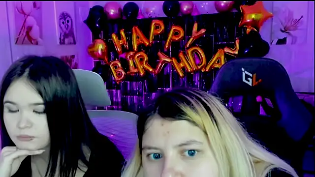 Snapshot of DiaAngell chatting on October 19, 8:20 pm DiaAngell online show from October 19, 8:20 pm