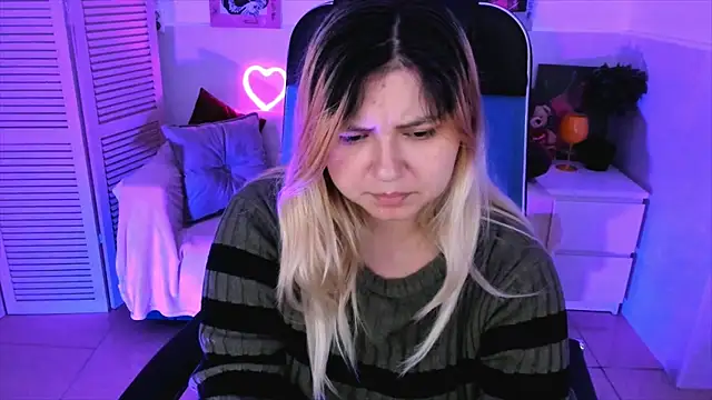 Snapshot of DiaAngell chatting on October 21, 7:47 pm DiaAngell online show from October 21, 7:47 pm