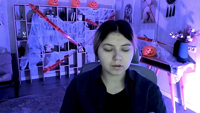 Snapshot of DiaAngell chatting on October 31, 8:10 pm DiaAngell online show from October 31, 8:10 pm