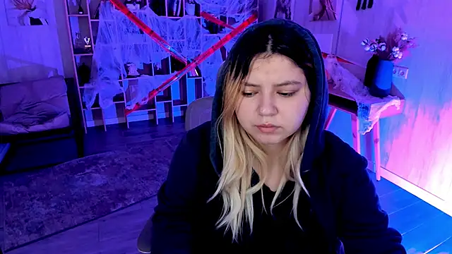 Snapshot of DiaAngell chatting on November 2, 10:56 pm DiaAngell online show from November 2, 10:56 pm