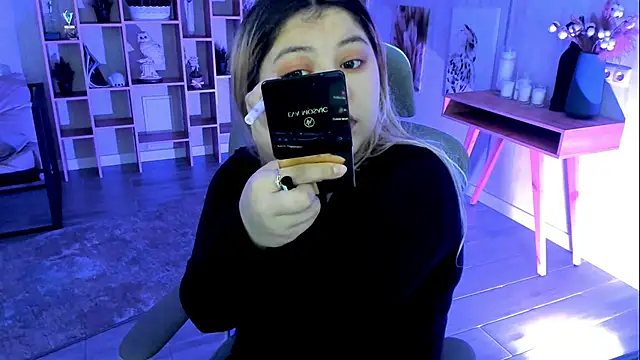 Snapshot of DiaAngell chatting on November 5, 7:36 pm DiaAngell online show from November 5, 7:36 pm