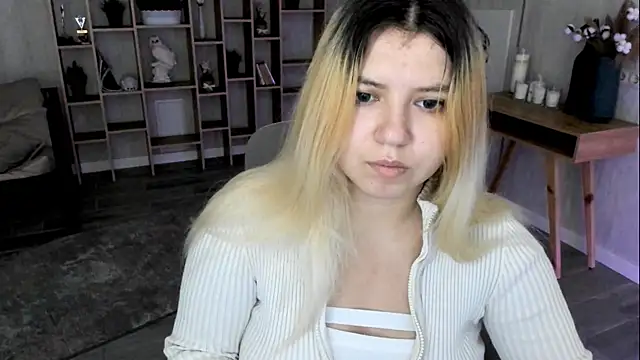 Snapshot of DiaAngell chatting on November 6, 7:26 pm DiaAngell online show from November 6, 7:26 pm