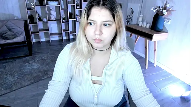 Snapshot of DiaAngell chatting on November 7, 6:19 pm DiaAngell online show from November 7, 6:19 pm