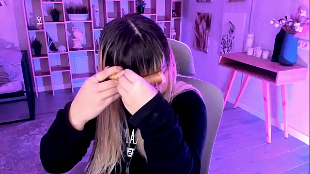 Snapshot of DiaAngell chatting on November 8, 7:45 pm DiaAngell online show from November 8, 7:45 pm