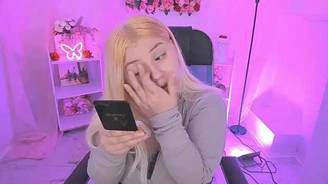 Snapshot of DiaAngell chatting on November 13, 7:35 pm DiaAngell online show from November 13, 7:35 pm