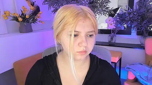 Snapshot of DiaAngell chatting on November 14, 7:56 pm DiaAngell online show from November 14, 7:56 pm