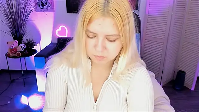 Snapshot of DiaAngell chatting on November 22, 9:47 pm DiaAngell online show from November 22, 9:47 pm