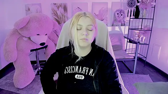 Snapshot of DiaAngell chatting on November 25, 8:42 pm DiaAngell online show from November 25, 8:42 pm