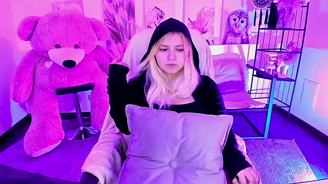 Snapshot of DiaAngell chatting on November 27, 10:34 pm DiaAngell online show from November 27, 10:34 pm