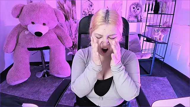 Snapshot of DiaAngell chatting on November 30, 6:12 pm DiaAngell online show from November 30, 6:12 pm