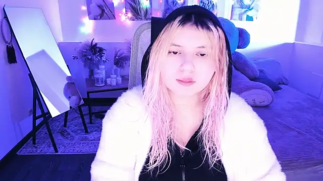 DiaAngell online show from February 28, 7:37 pm