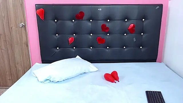 ninanaughty13 online show from March 5, 1:50 pm