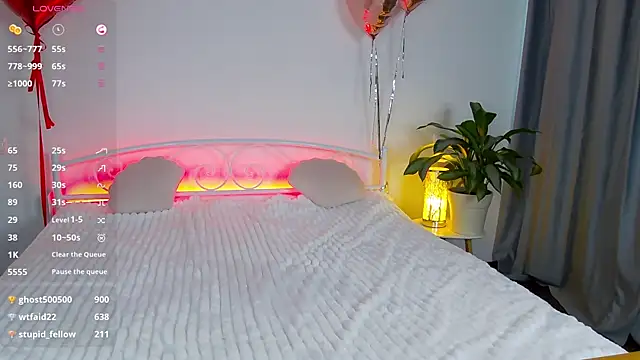 Snapshot of GiKarerra chatting on February 18, 1:11 pm GiKarerra online show from February 18, 1:11 pm