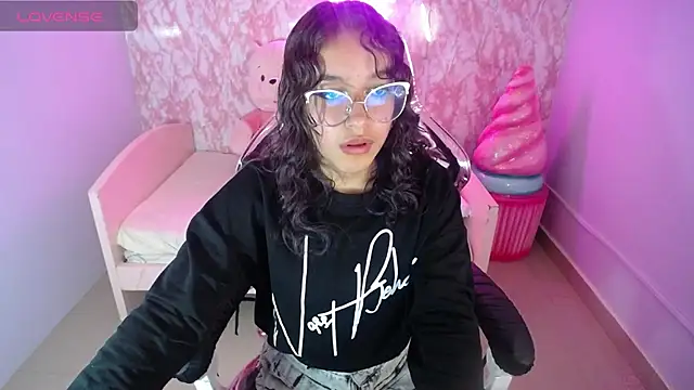 Snapshot of kassandra_ch_ chatting on February 15, 4:45 pm kassandra ch online show from February 15, 4:45 pm