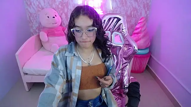 Snapshot of kassandra_ch_ chatting on February 19, 4:44 pm kassandra ch online show from February 19, 4:44 pm