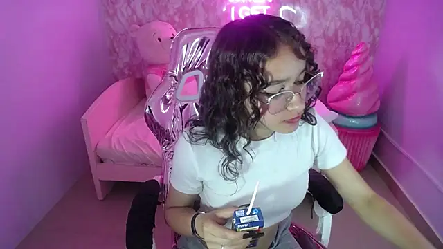 Snapshot of kassandra_ch_ chatting on February 21, 6:04 pm kassandra ch online show from February 21, 6:04 pm