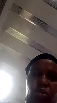 bubblendz1988 online show from March 8, 6:43 am