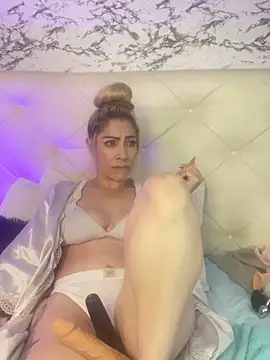 Snapshot of viktoria_davis_ chatting on February 19, 12:46 am viktoria davis online show from February 19, 12:46 am