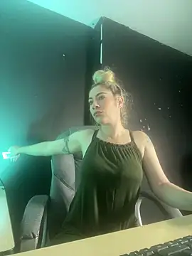 Snapshot of viktoria_davis_ chatting on March 5, 10:43 pm viktoria davis online show from March 5, 10:43 pm