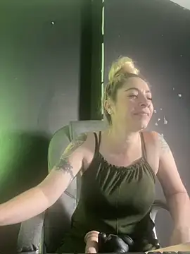 Snapshot of viktoria_davis_ chatting on March 6, 1:48 am viktoria davis online show from March 6, 1:48 am