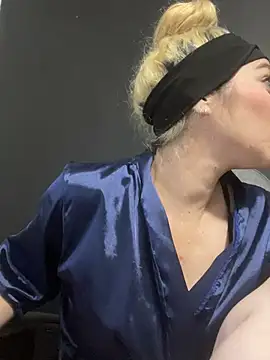 Snapshot of viktoria_davis_ chatting on March 18, 2:25 am viktoria davis online show from March 18, 2:25 am