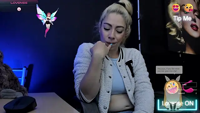 Snapshot of viktoria_davis_ chatting on October 22, 11:26 pm viktoria davis online show from October 22, 11:26 pm