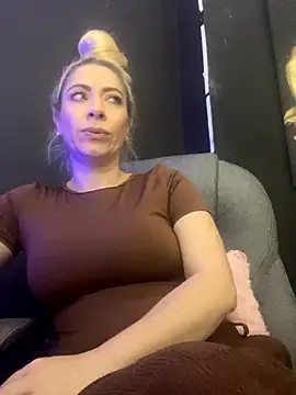 Snapshot of viktoria_davis_ chatting on November 20, 12:55 am viktoria davis online show from November 20, 12:55 am